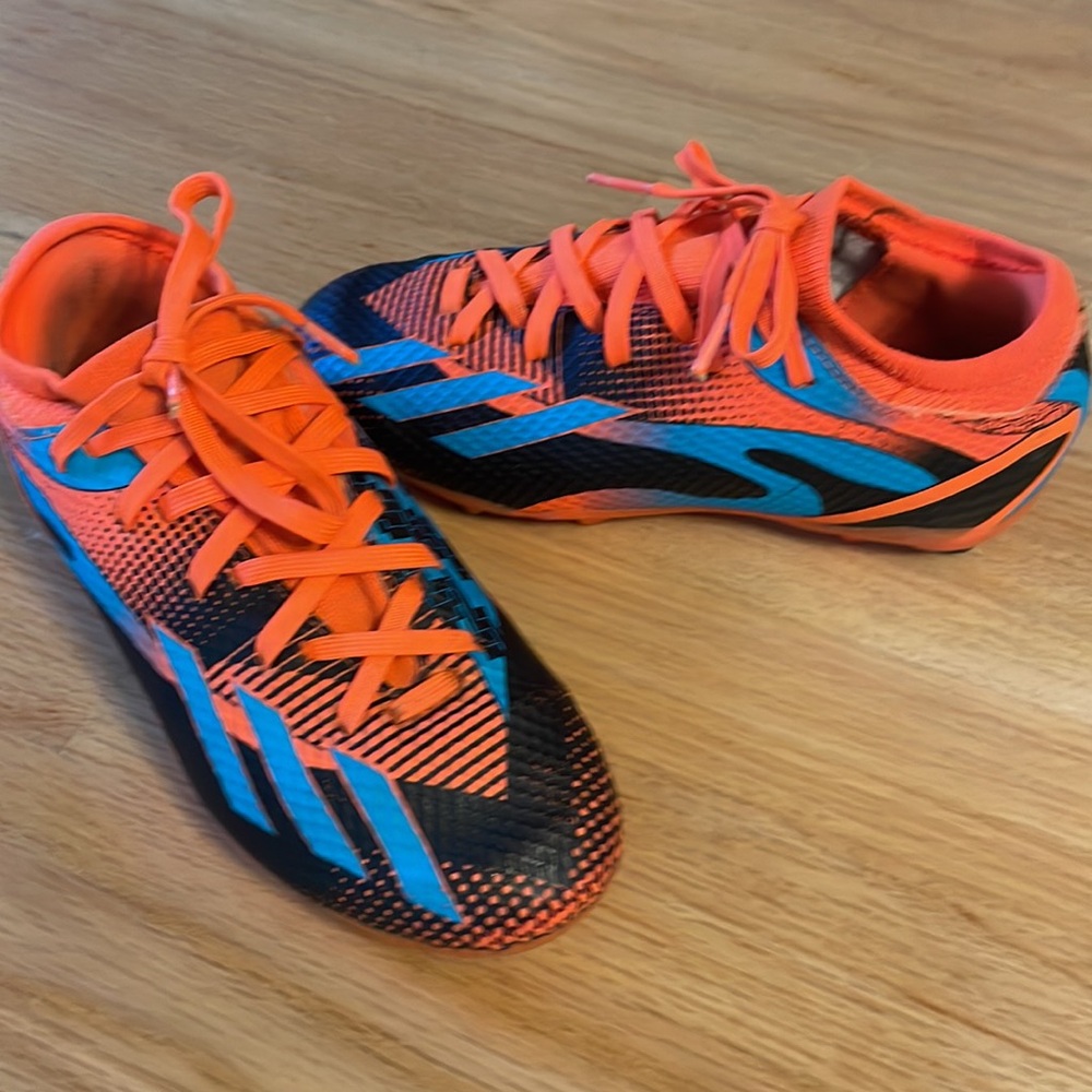 MESSI Youth Adidas Speedportal Soccer Cleats, size 1.5